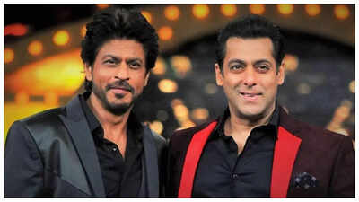 Salman Khan demonstrating a scene to Shah Rukh Khan on the set of Devdas