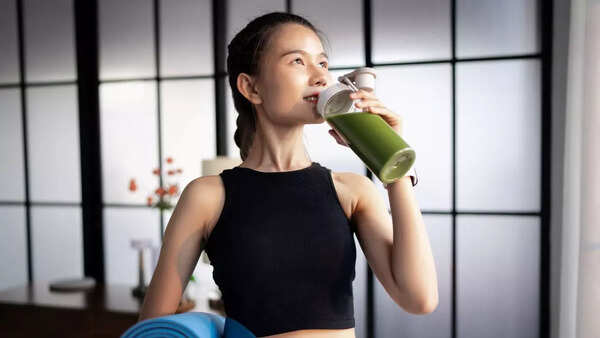 A vibrant smoothie filled with fruits and vegetables, showcasing its health benefits.