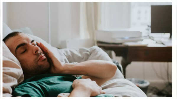 Image illustrating fatigue, a possible sign of colon cancer